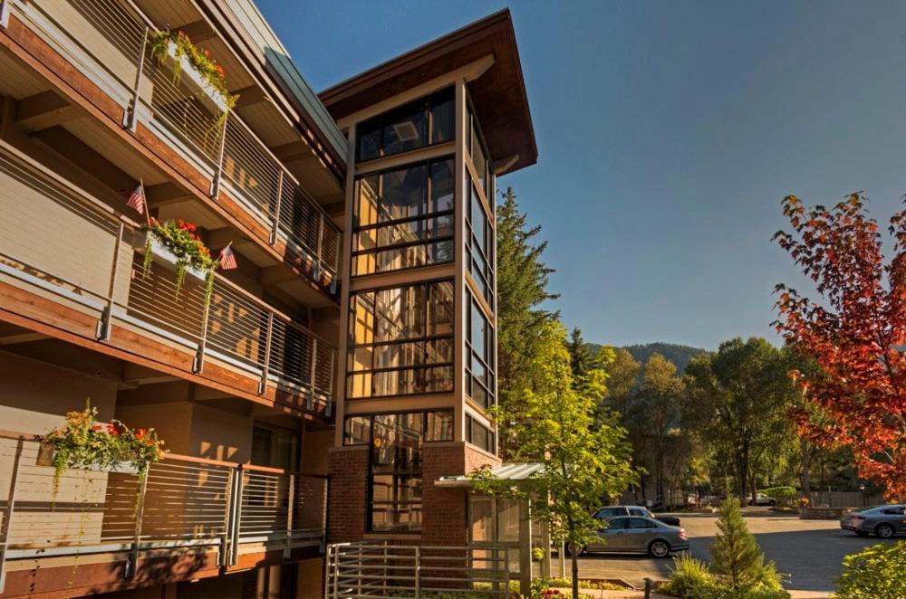 Chateau Eau Claire Unit 22, Condo Overlooking The Roaring Fork River With A Private Deck Аспен Экстерьер фото