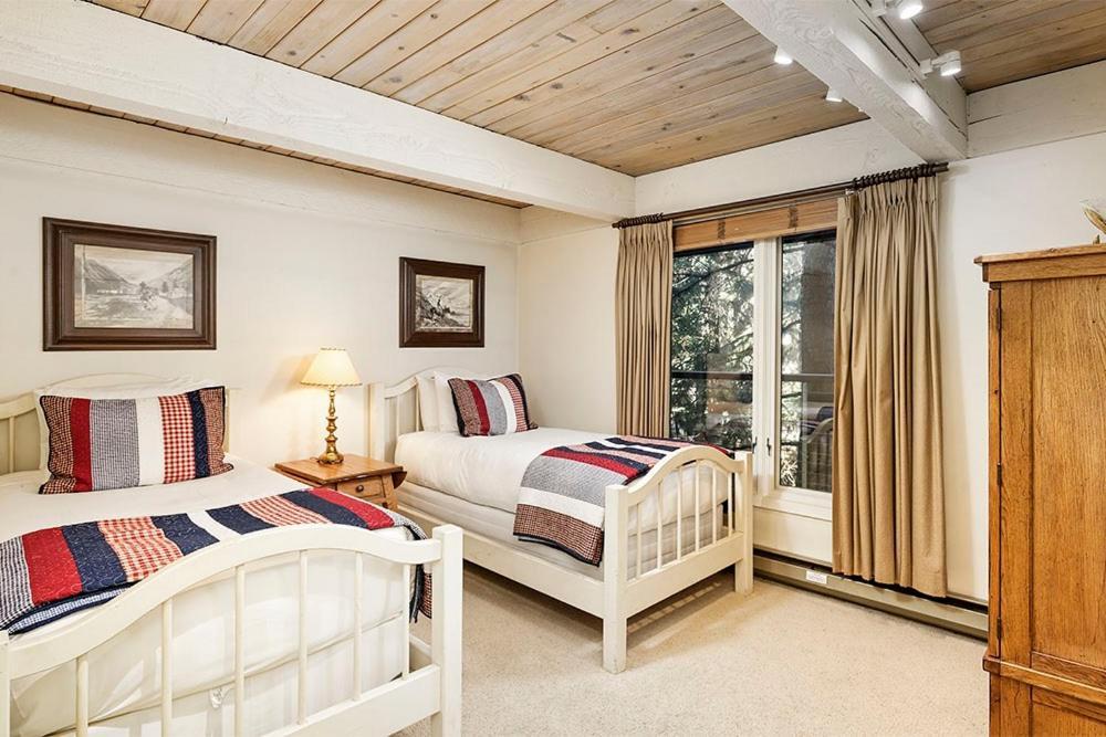 Chateau Eau Claire Unit 22, Condo Overlooking The Roaring Fork River With A Private Deck Аспен Экстерьер фото
