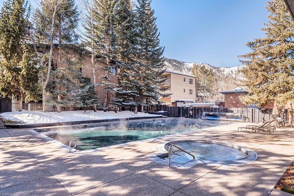 Chateau Eau Claire Unit 22, Condo Overlooking The Roaring Fork River With A Private Deck Аспен Экстерьер фото