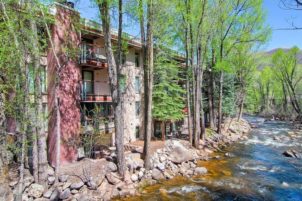 Chateau Eau Claire Unit 22, Condo Overlooking The Roaring Fork River With A Private Deck Аспен Экстерьер фото